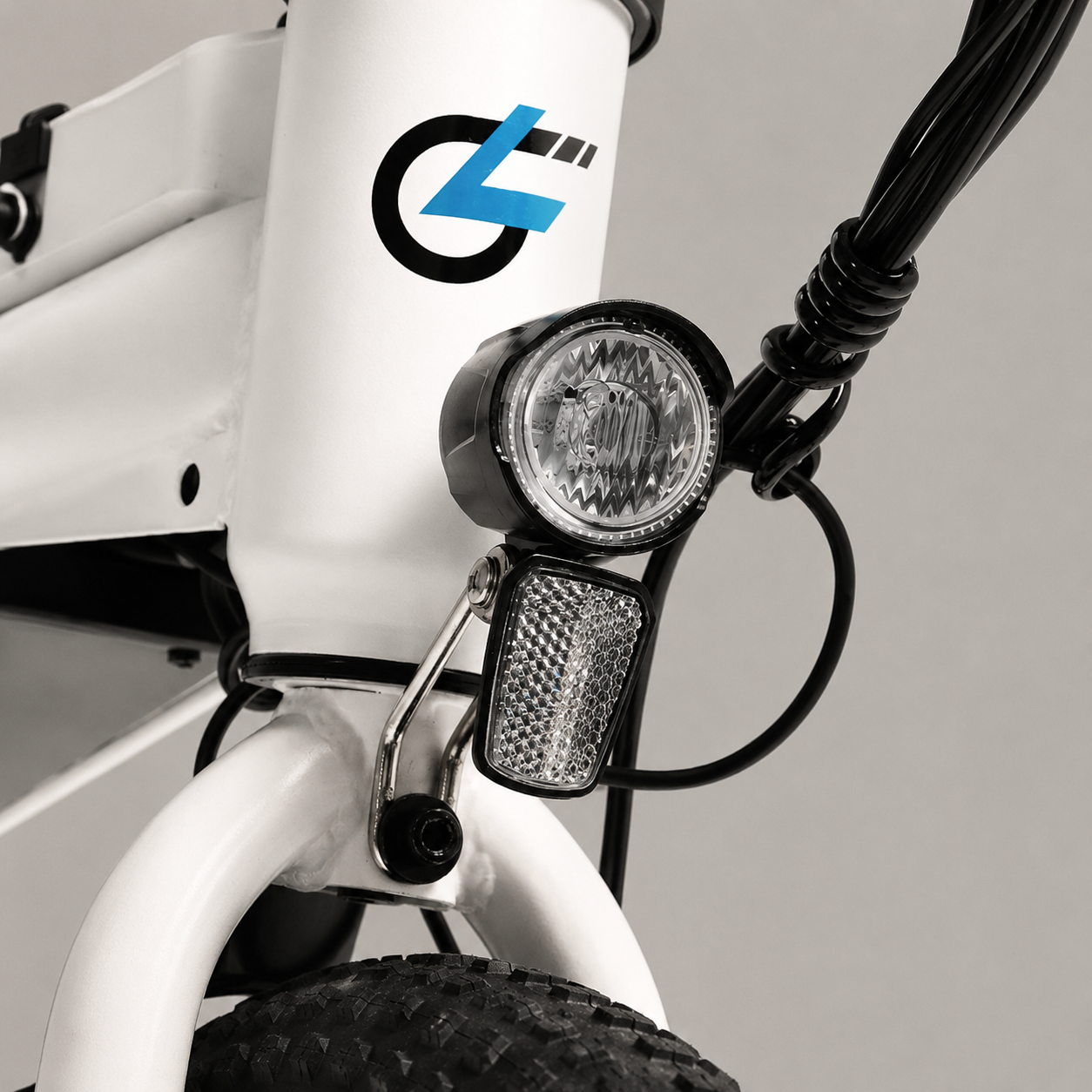 Front headlight and reflector detail