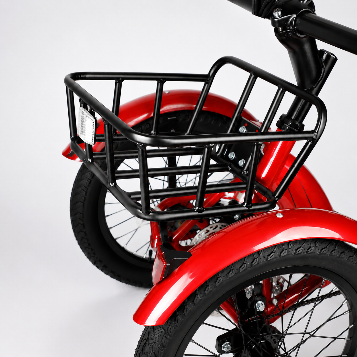 VICTRIP T1 rear basket and red fender detail