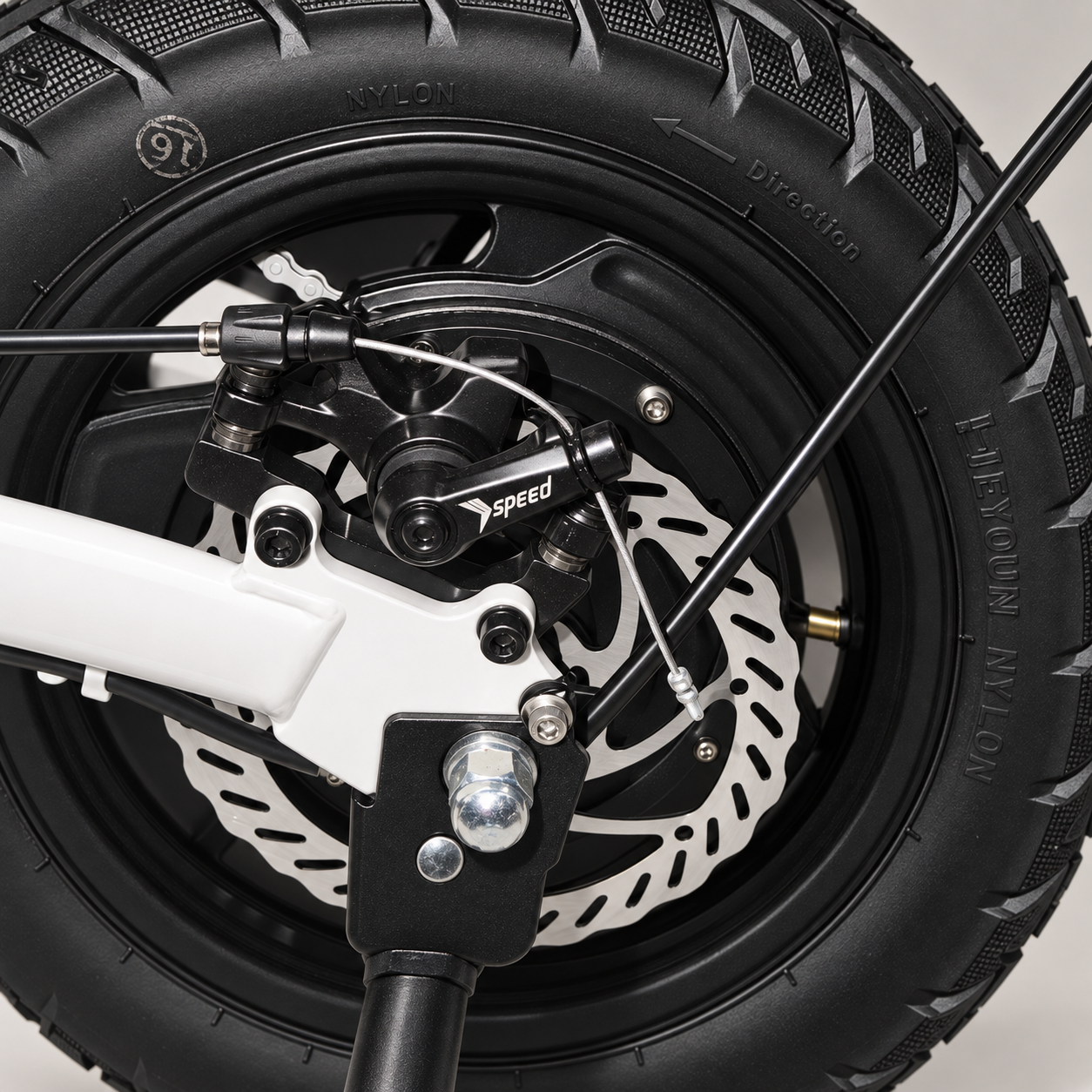 VARUN C14 rear disc brake detail